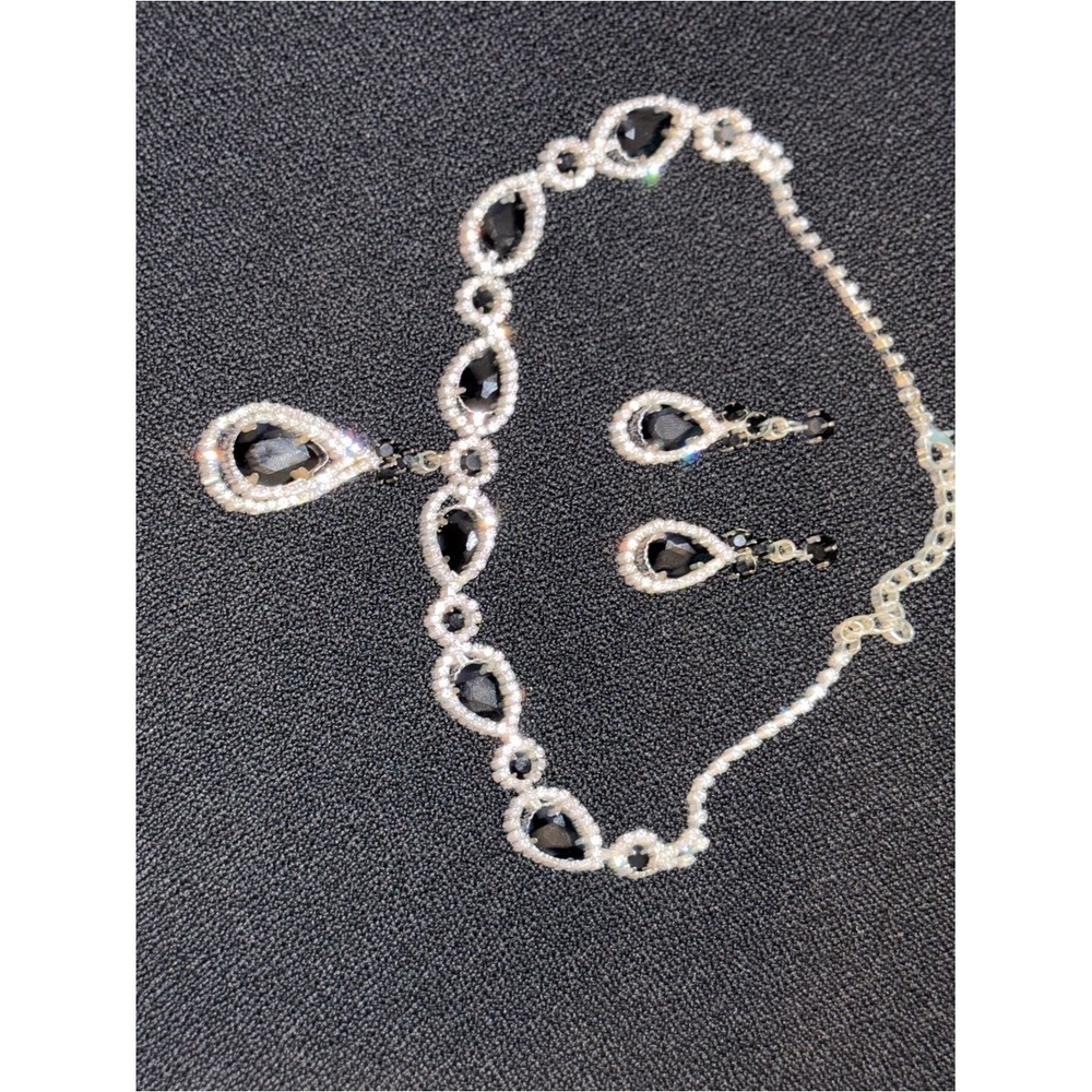 Elegant Black Teardrop Crystal Necklace and Earrings Set - Picture 13 of 13